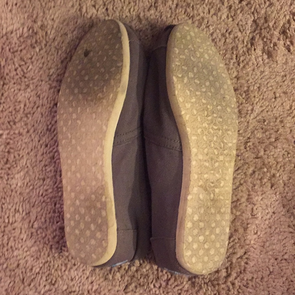 Women’s 8.5 gray Toms - Picture 4 of 4